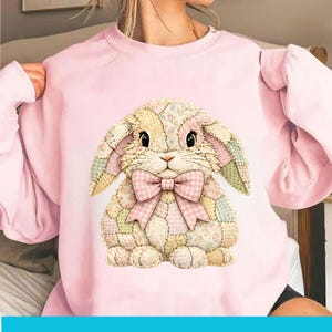 Puede incluir: Un juego de tres tazas de cerámica con un acabado moteado y mate. Las tazas son de color crema, gris claro y gris oscuro. Cada taza tiene un diseño simple y minimalista, perfecto para café o té.