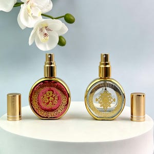 20ml rund parfymsprayflaska i glas, guldfiligranmönster med grekiska nyckelringar, påfyllningsbar sprayflaska med guldlock och spraypump, påfyllningsbar sprayflaska