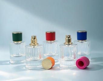 Frasco de perfume em vidro transparente de 50ml com atomizador recarregável e tampa colorida, frasco vazio para body mist, lembrancinha de casamento.