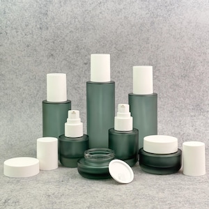 Pots de lotion et de crème de luxe en verre vert givré, emballage de soin de la peau rechargeable avec pompe/bouchon blancs, récipient vide pour cosmétiques pour beurre corporel