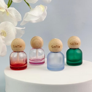 10ml Colorful Glass Aroma Diffuser Bottle, Mini Refillable Essential Oil Bottle with Wood Smile Ball Cap, Empty Car Air Freshener Bottle DIY