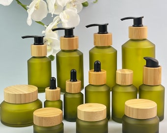 Frascos cosméticos de vidro fosco verde com tampa de bambu, frasco conta-gotas para loção, pote para creme, embalagem vazia e recarregável para cuidados com a pele e sérum.