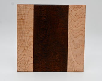 La pieza central "Crimson Ripple II": Sapeli veteado y arce rizado