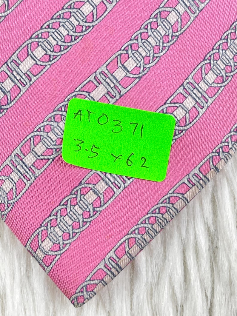 Vintage Authentic Hermes Paris Pink Silk Tie, Geometric Chain Link Print Men's Necktie, Made in France Luxury Business Silk Tie 5402 OA image 12