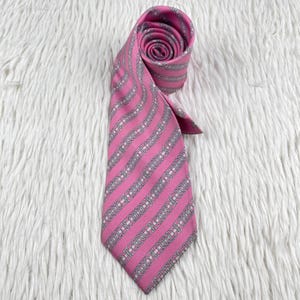 Vintage Authentic Hermes Paris Pink Silk Tie, Geometric Chain Link Print Men's Necktie, Made in France Luxury Business Silk Tie 5402 OA image 1