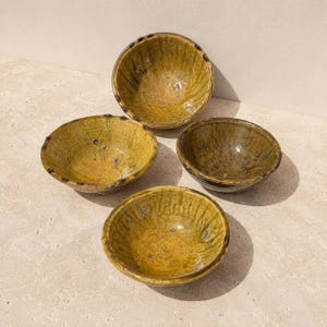 Ręcznie robiona ceramiczna miska Tamegroute, ceramika w kolorze ochry, rustykalny wystrój do serwowania