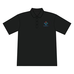 Puede incluir: Polo negro con cuello y tres botones. La camisa tiene un pequeño logotipo en el pecho izquierdo con el texto "EWRON" y "PROJECT MANAGEMENT TEAM" en azul y rojo. La camisa tiene mangas cortas.