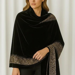 Luxus Schwarzer Samtschal mit Exquisiter Steinstickerei - Eleganter Abendschal