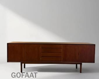 Aparador de teca de estilo artesanal, de inspiración danesa de mediados de siglo, mueble de madera largo marrón, credenza, mueble buffet de estilo escandinavo.