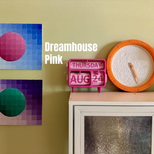 Calendario perpetuo da scrivania stampato in 3D – Decorazione per ufficio con colori personalizzati Dreamhouse Pink