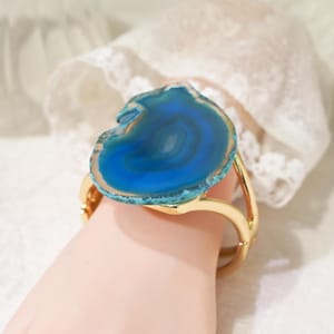 Blue Agate Slice Cuff Bracelet, Gold Plated Statement Bangle, Chunky Natural Gemstone Geode Jewelry, Boho Summer Gift for Her
