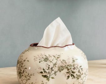 Capa para caixa de lenços de cerâmica vintage com estampa floral | Decoração para mesa de sala de estar | Ideia de presente artesanal com flores pintadas | Presente para ela