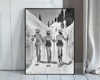 Mujeres esquiadoras alpinas en blanco y negro caminando por un corredor nevado