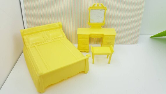 Marx Marxie Mansion Yellow Bedroom Fits 3 4 Renwal Soft Plastic Bed Vanity And Stool