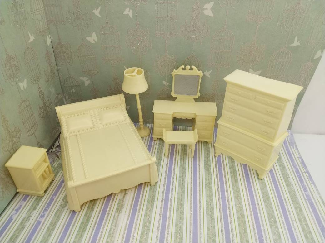 Marx Marxie Mansion Yellow Bedroom Fits 3 4 Renwal Hard Plastic Bed Vanity Highboy Night Stand Lamp