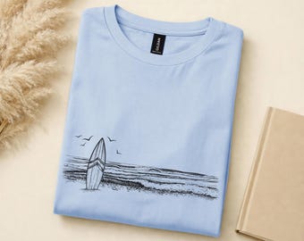 Camiseta con estampado de tabla de surf, camiseta minimalista de playa, camiseta con estampado de olas del océano, dibujo lineal de arte surfero, regalo con estética costera.