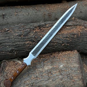 Espada Xiphos con hoja de acero para muelles, espiga completa, mango de fresno, espada corta forjada a mano, funda de cuero, ideal para coleccionistas.