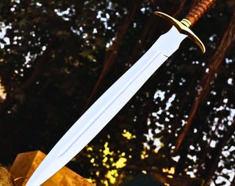 Miecz kuty ręcznie z wysokowęglowej stali, rękojeść z drewna jesionowego, skórzana pochwa, kolekcjonerskie ostrze