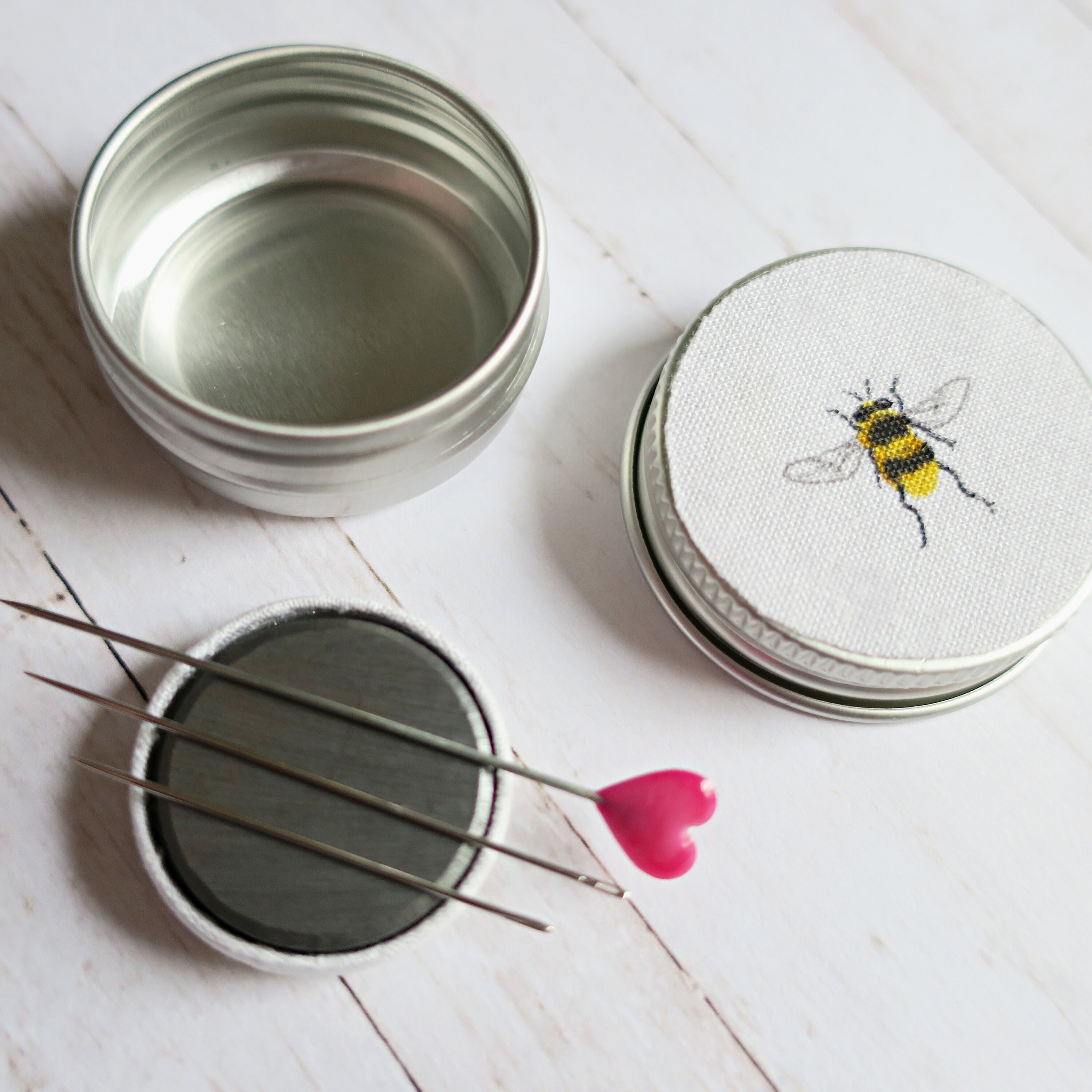 Peter Rabbit Magnet Needle Minder Pair in Gift Tin 28mm - Etsy