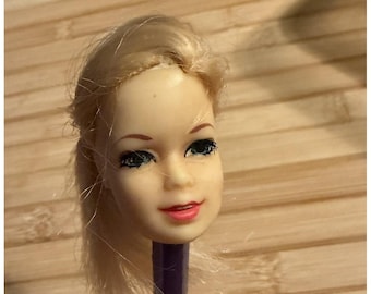 Cabeza de muñeca Mattel Twist 'N Turn Stacey vintage de 1968. Pestañas incluidas. ¡Solo la cabeza!