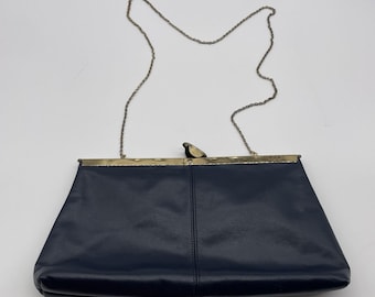 Bolso de mano tipo sobre vintage azul de los años 60 con cadena de metal, de mediados de siglo