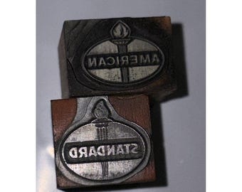 Bloque de impresión de metal con el logotipo antiguo de Standard Oil, tipografía, sello, antorcha, 2 bloques de 1 pulgada.