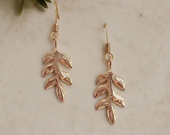 Orecchini da sposa con foglia d'oro / Gioielli da sposa leggeri realizzati a mano in Inghilterra / Orecchini Avani di Britten Weddings