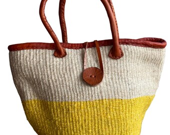 Bolso tote de sisal tejido a mano / Bolso cesta con bloques de color natural y amarillo con asas de cuero, estilo bohemio