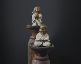 Figuras antiguas de Buda feliz chino de latón y esmalte