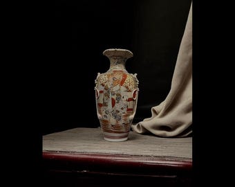 Jarrón japonés Satsuma firmado - Periodo Meiji, finales del siglo XIX (circa 1870-1890)