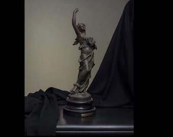 Figura alegórica antigua del Art Nouveau francés: “Chanson” (c. 1890-1910)