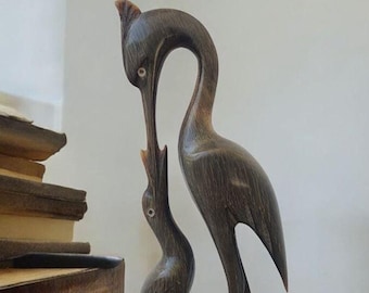 Escultura vintage de cuerno tallado a mano (1987) / Forma abstracta de pájaro / Objeto de arte modernista