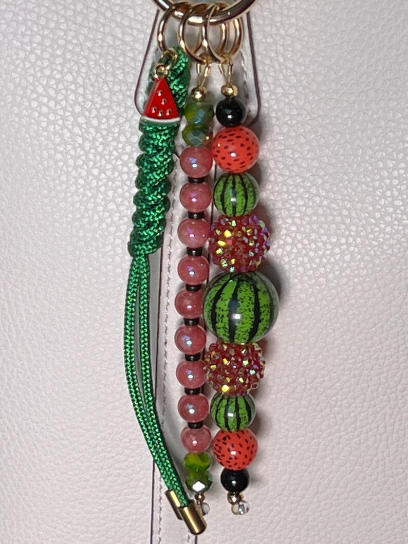 Watermelon Bag Charm, Beaded Fruit Purse Keychain, Summer Accessory, Gold Toned Hardware Bild 3