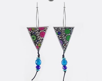 Boucles d’oreilles longues ARROWS 100% faites à la main de Pologne, bijoux etno boho, boucles d’oreilles colorées, argent sterling et résine, boucles d’oreilles à long cerceau