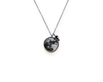 Sterling silver necklace MOON 202 handmade graphic in resin, art from Poland, oxidized silver, round flower pendant on chain, onyx stone