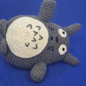 Handgjord Totoro Virkad Amigurumi Gosedjur - Studio Ghibli bild 11