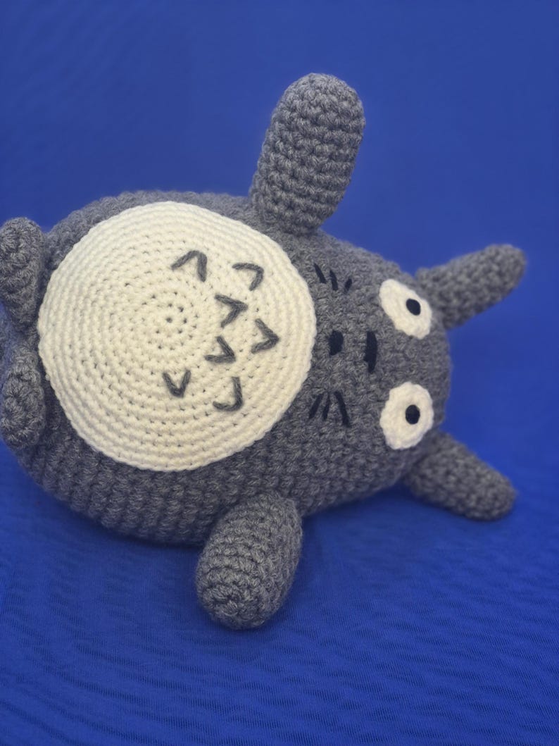Handgjord Totoro Virkad Amigurumi Gosedjur - Studio Ghibli bild 11