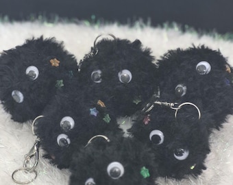 Flauschiger Rußmännchen Schlüsselanhänger, Taschenanhänger, Taschenanhänger, handgemachter Anime