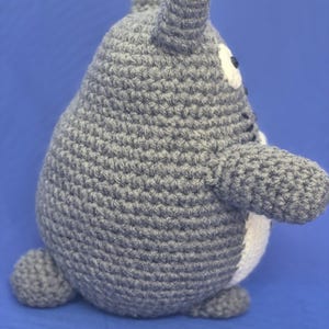 Handgjord Totoro Virkad Amigurumi Gosedjur - Studio Ghibli bild 2