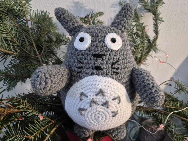 Handgjord Totoro Virkad Amigurumi Gosedjur - Studio Ghibli bild 1
