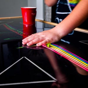 Mesa táctil LED de Pink Floyd Dark Side of the Moon – Mesa iluminada CNC hecha a mano de edición limitada (solo 1 a la venta por el momento)