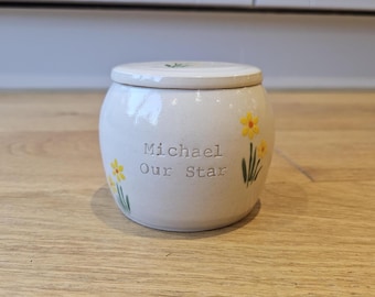 Custom Ceramic Pet Urn: Daffodils, Personalised Memorial Cremation Urn for dog and cat ashes