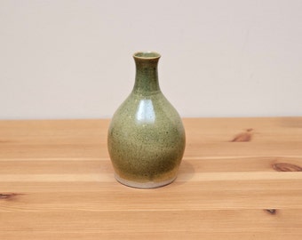 Handmade Pottery | Green Vase | Ceramic Vase | Narrow Neck Vase | Japanese Style | Oriental Style