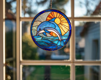 Atrapasueños de delfines para decorar ventanas de casas costeras