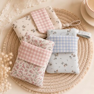 Estojo floral patchwork, estojo com zíper estilo cottagecore, porta-canetas de grande capacidade, organizador de material escolar estético, bolsa fofa para o dia a dia