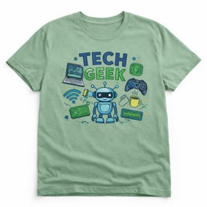 Peut inclure: T-shirt vert clair avec l'inscription "TECH GEEK" en bleu et vert. Le t-shirt pr&eacute;sente un robot, un ordinateur portable, une manette de jeu, un clavier et d'autres graphiques li&eacute;s &agrave; la technologie dans un style cartoon.