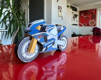 Pre-Cut Suzuki GSXR 1000 - POSTCARD + PAPERCRAFT - Motorcycle Ornament Model Kit