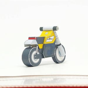 Créations 3D en papier - Maquette Yamaha DT400 - CARTE POSTALE + PAPERCRAFT