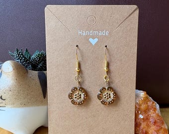 Pendientes colgantes de ámbar y oro / Flor / Pendientes colgantes hechos a mano / Joyería artesanal