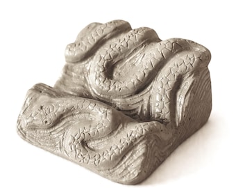 Soporte para teléfono con forma de serpiente de hormigón, decoración gótica para escritorio, soporte para tablet con forma de serpiente, accesorio de estilo Dark Academia.
